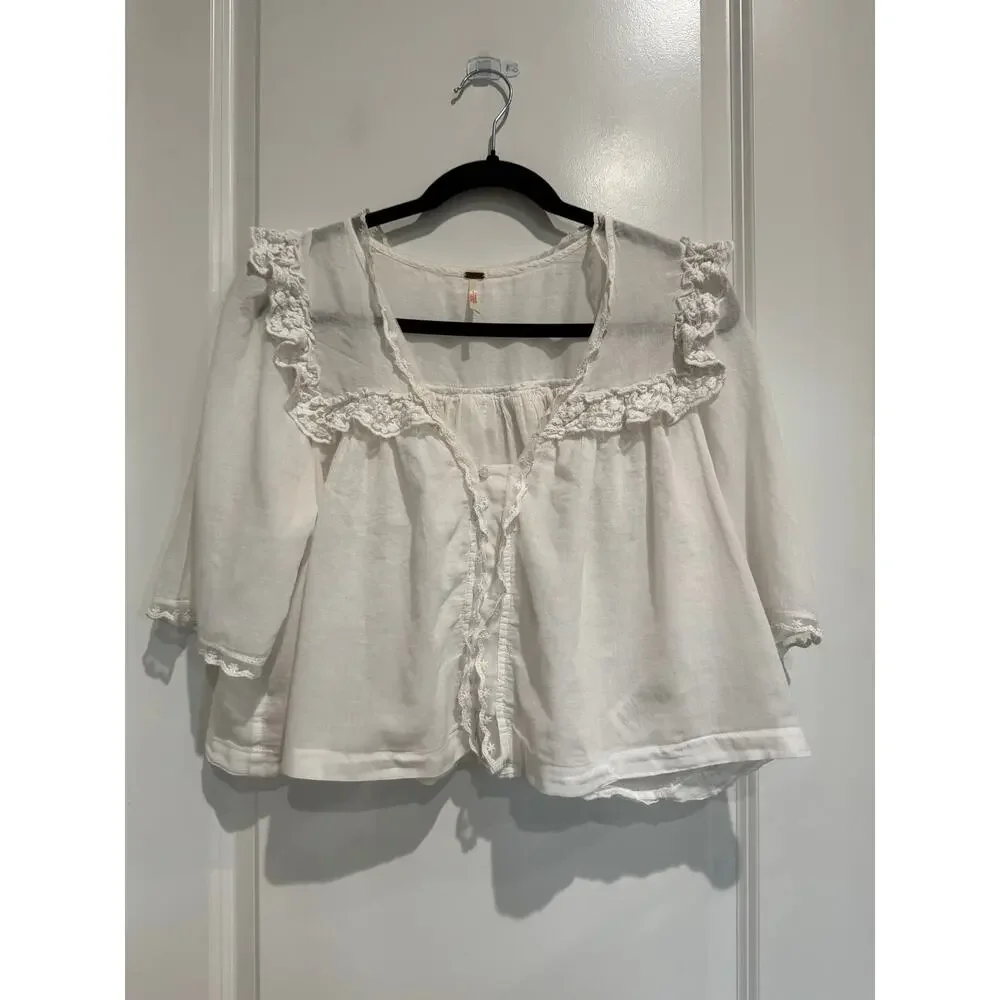 MSRP: $78 ✨Free People Luna Top Optic White Lace Blouse – Size S Fits Up to XL ✨